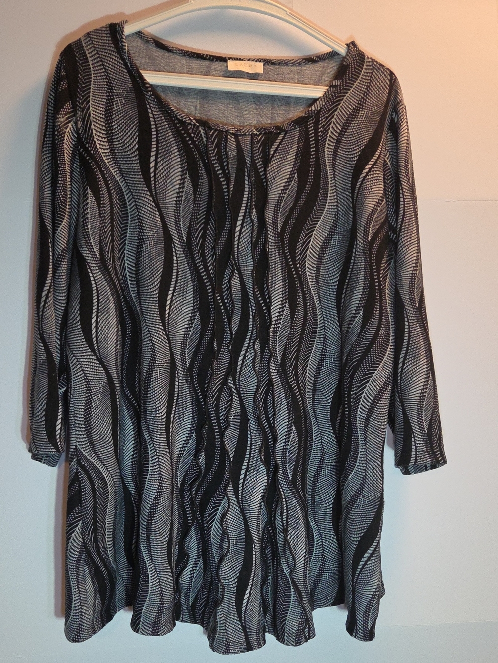 Wave-Print Long Sleeve Tunic Dress - Black & White